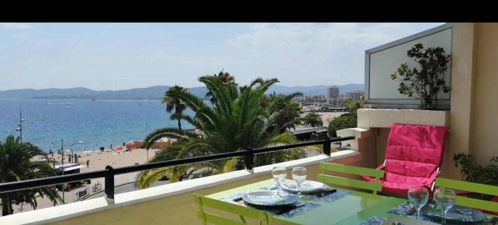 Vue mer et vieux port Saint-Raphael Parking - 2