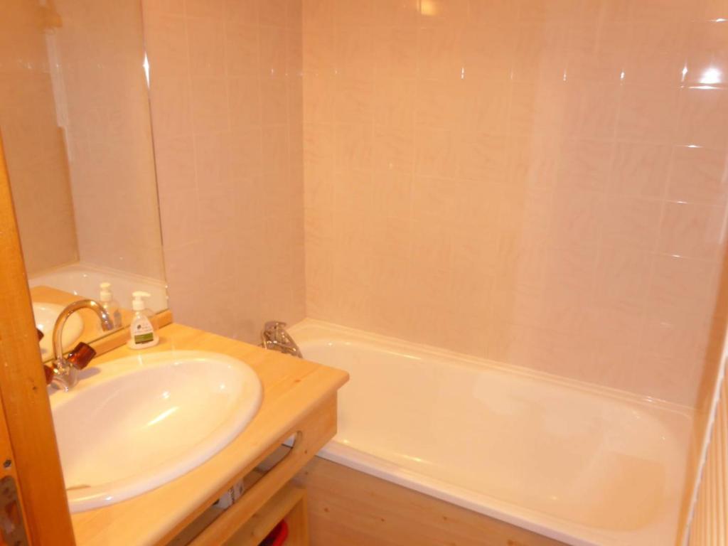 Charmant appart rénové 4 pers, balcon sud, plein centre, proche ski et piscine! - 5