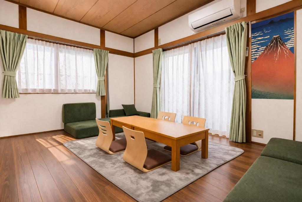 75m2 10people private house rental 8beds 8min Ikebukuro 13min Shinjuku 18min Shibuya Englishspeaking