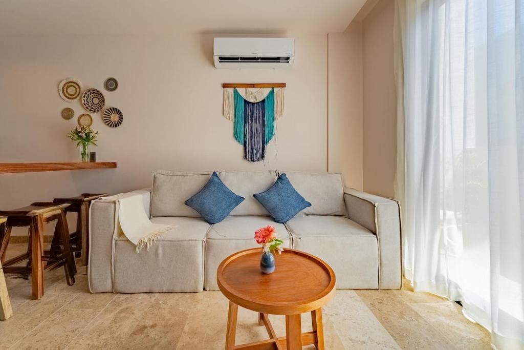 Tropical Penthouse 2BR and Jacuzzi - 1
