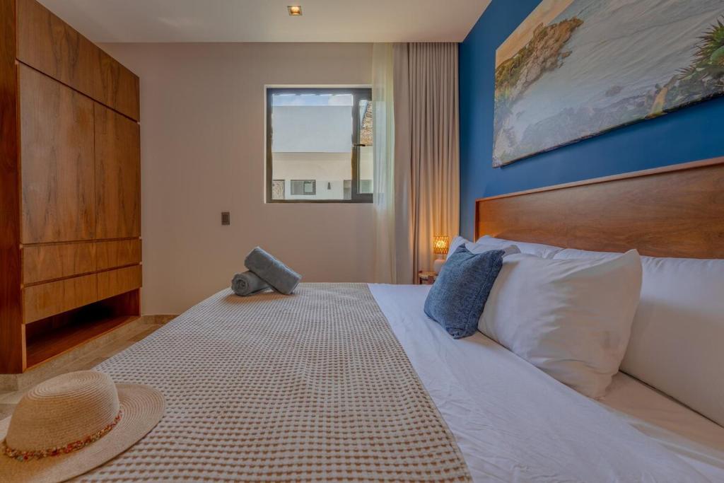 Tropical Penthouse 2BR and Jacuzzi - 3