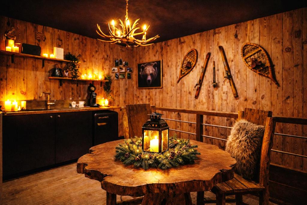 Le Chalet romantique, SPA XXL, 5 min centre ville, Écran cinéma, Lit king size, cascade d'eau - 5