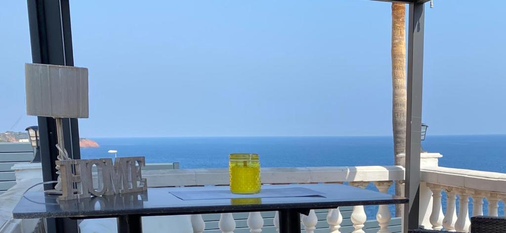 Studio et son Rooftop Panoramique Privé, Saint Raphaël, Anthéor, plage et gare à Pieds - 1