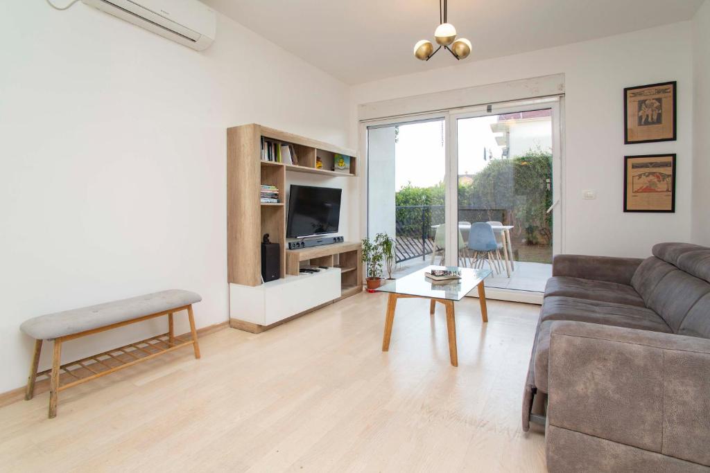 One Bedroom Apt Near Center with Pool and Garden - 5
