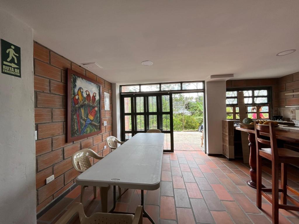 Hostal Finca Los Girasoles - 4