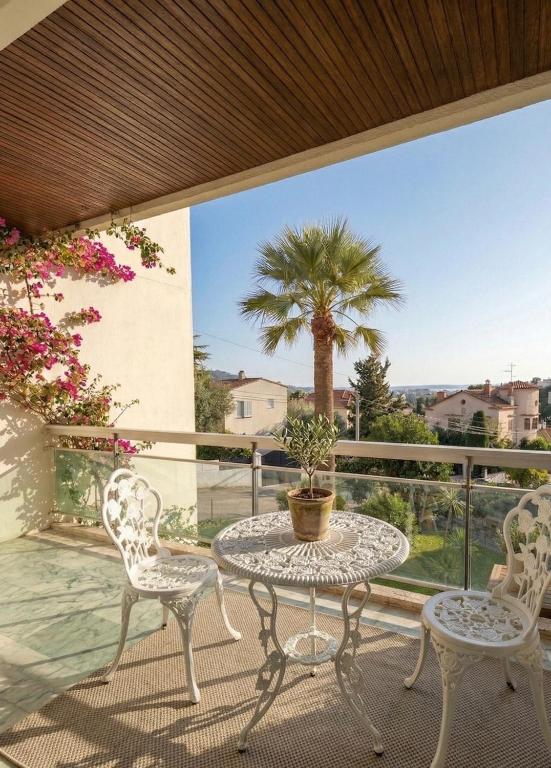 Sea view flat with car park boarder Cannes - 5