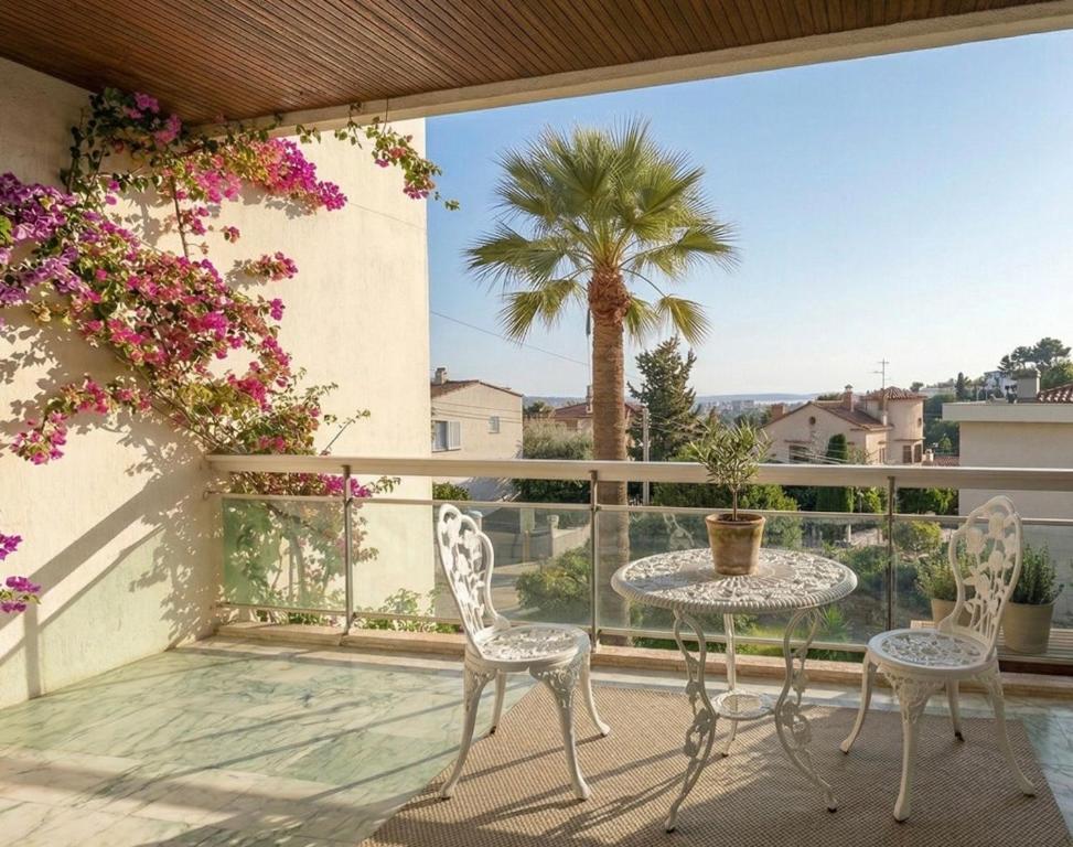 Sea view flat with car park boarder Cannes - 1