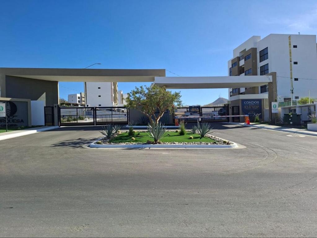 Luxury accommodation, including a tour to the famous arch - 3