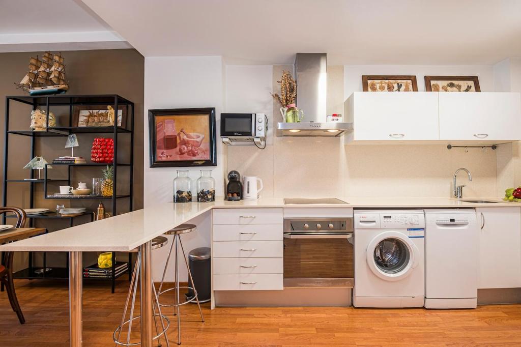 Renovated apartment in Sitges Centre, Beach and train 3 minutes away - 4