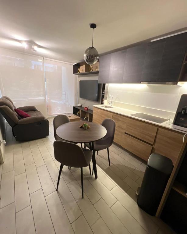 Moderno Departamento para 4 personas con estacionamiento - 2