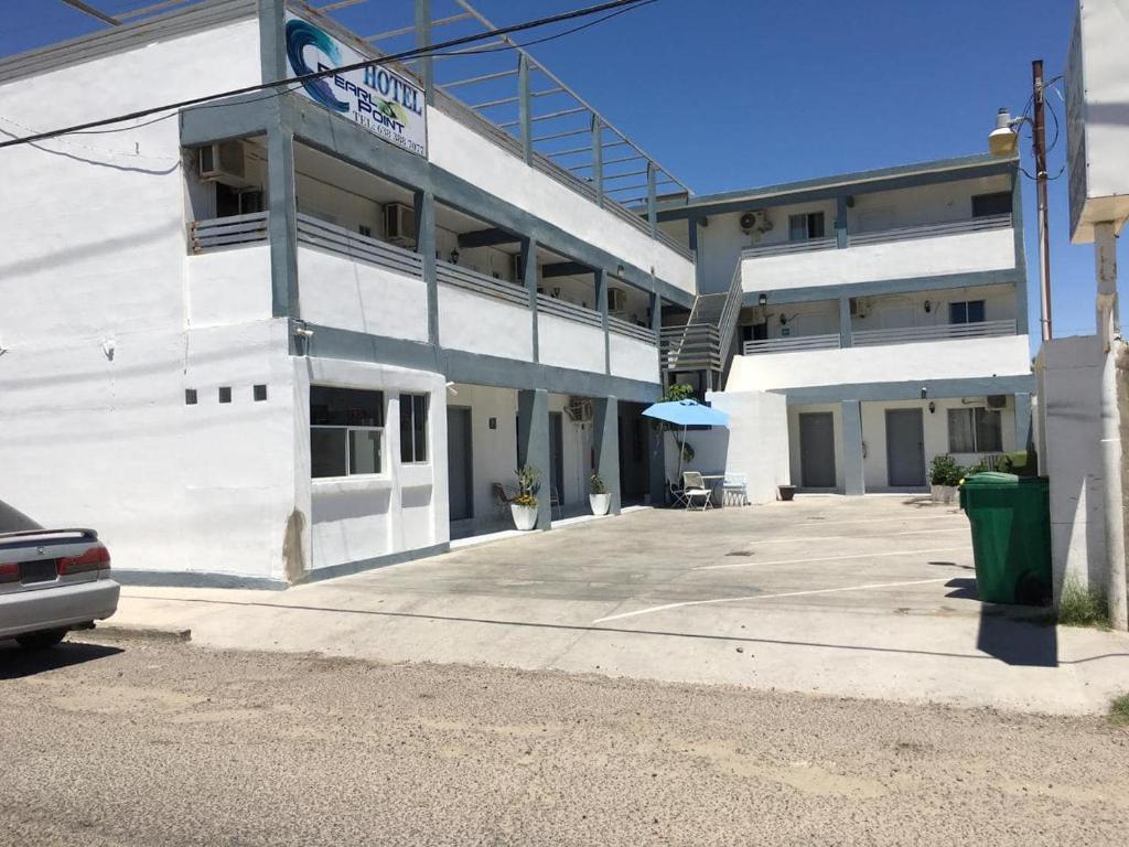 Pearl Point Hotel - 2