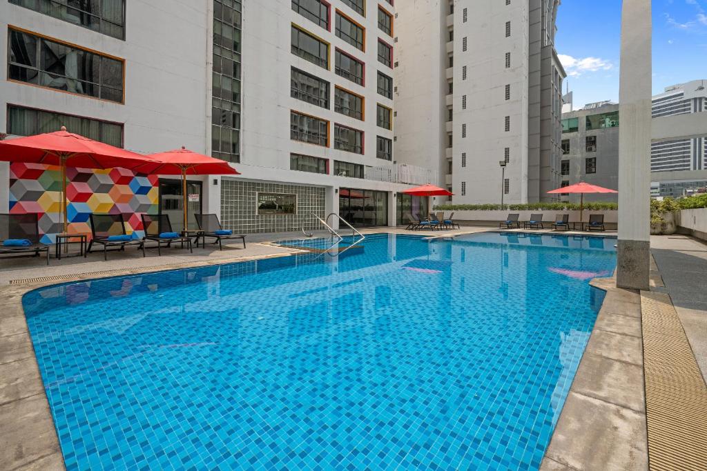 Swimming pool