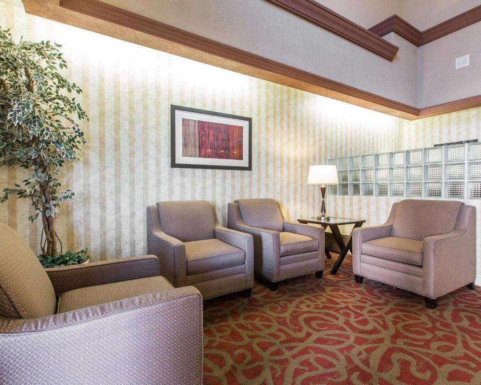 コンフォート スイーツ パーム デザート I 10 (Comfort Suites Palm Desert I-10) フロント・ロビー