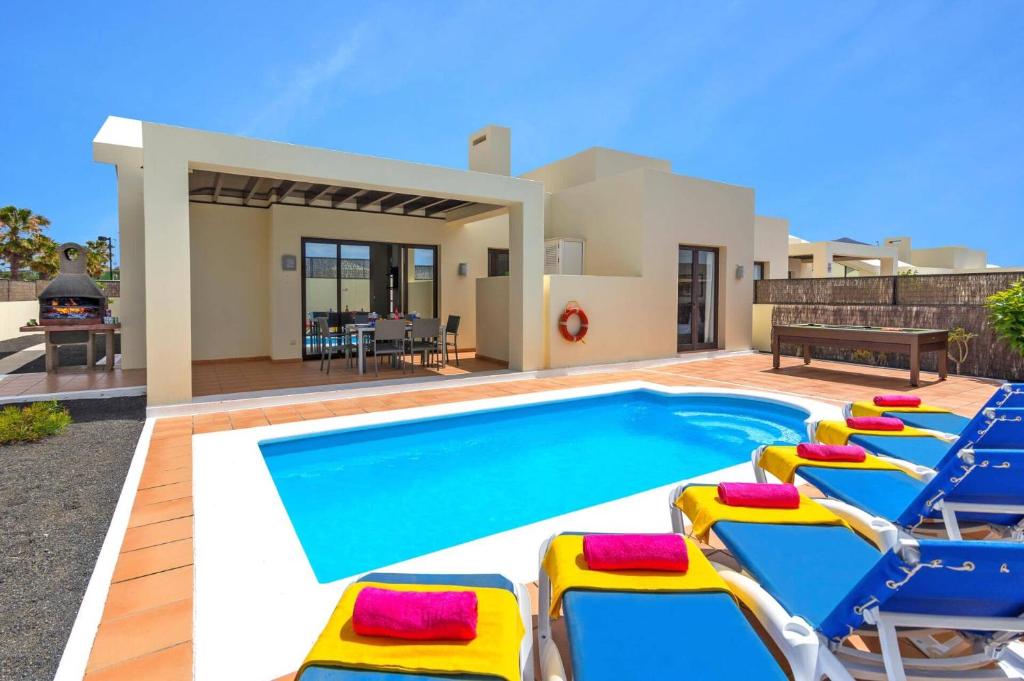 Villa Veraniego by Villa Plus - 2