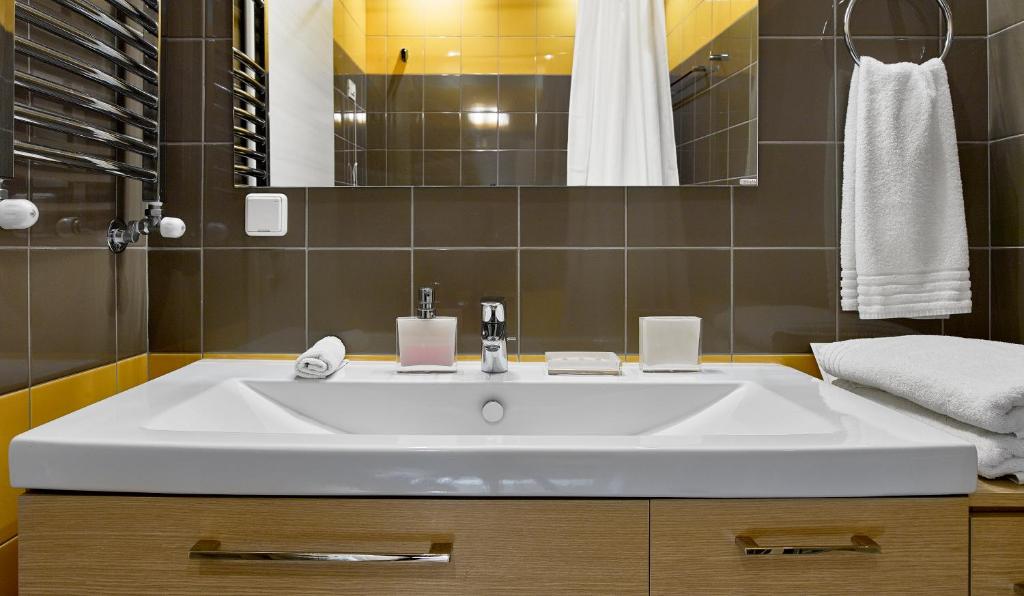 Scale Suites photo