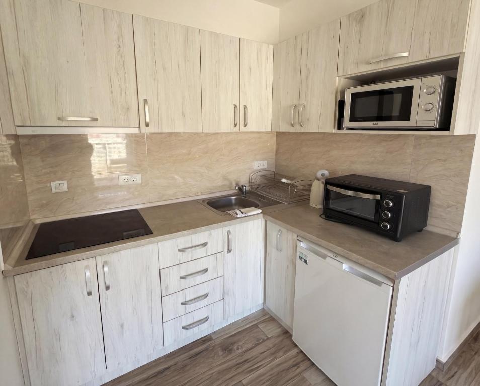 Sunny side resort & spa apartments - 4