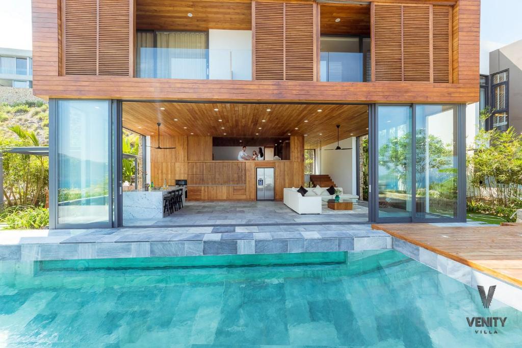 so sánh Oceanfront Nha Trang và khách sạn Nha Trang