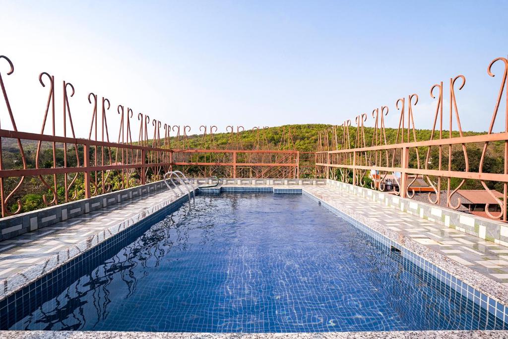 スイミングプール