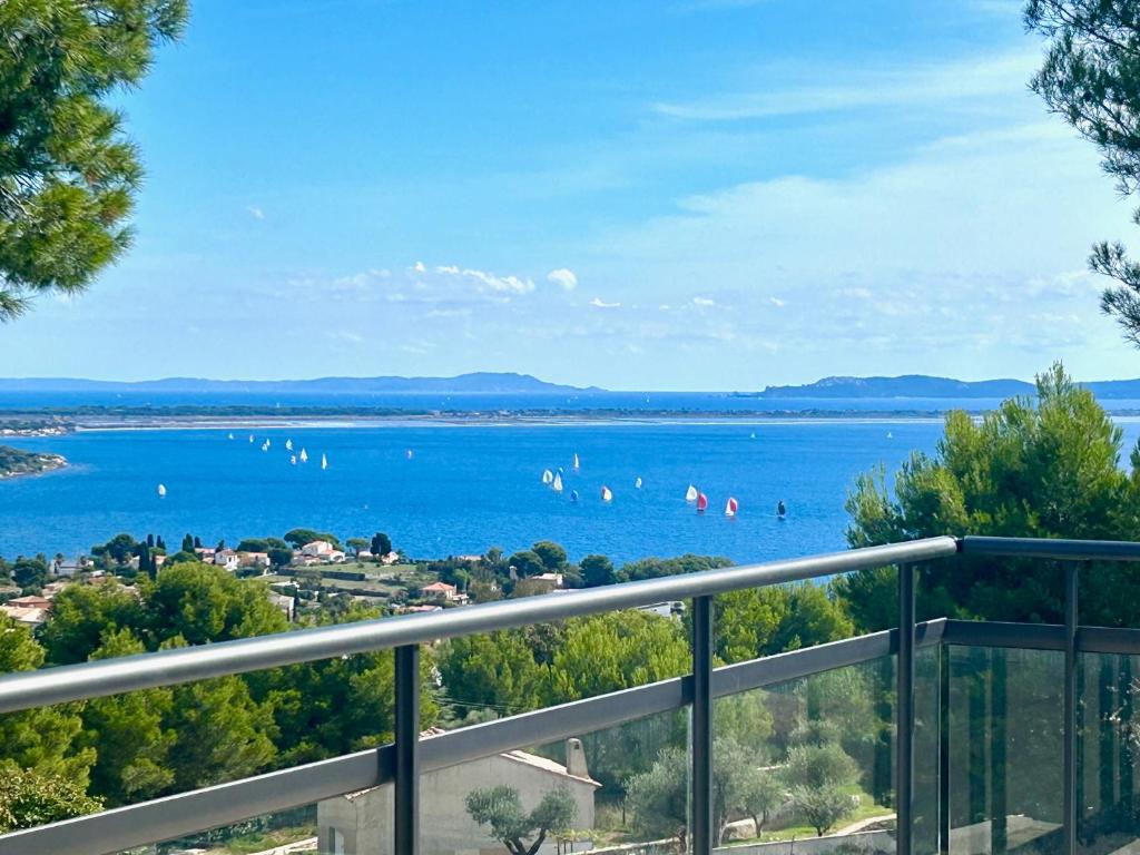 Résidences des Peyrons vue mer et les Iles d'Or - 1