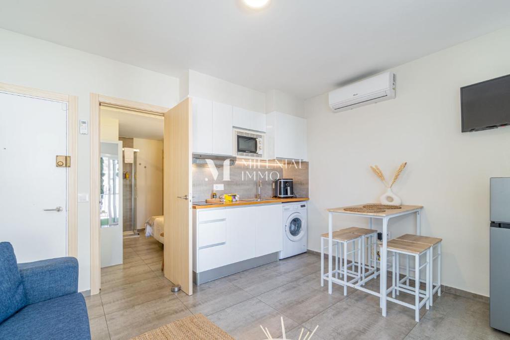 Milenial Immo - Seafront Apartment with Pool & Parking in Roses - 3