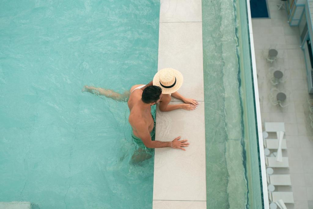 Hotel Villa España — Swimming pool in Benidorm, Valencian Community
