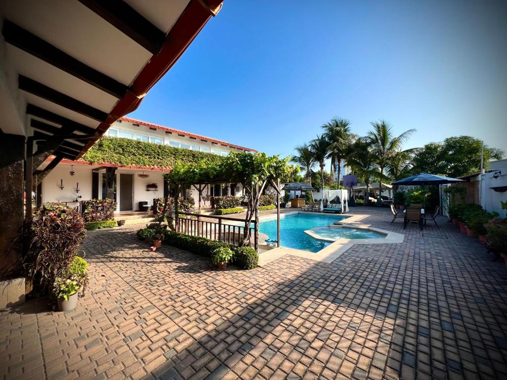 Punta Blanca Ocean Suites - 2