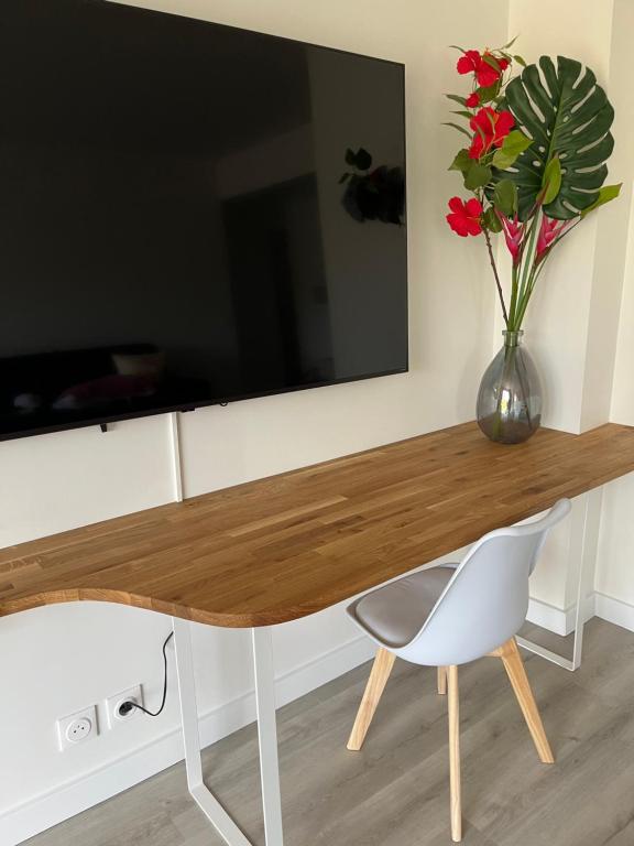 Apartment with a quiet garden and parking - 6 guests - 2