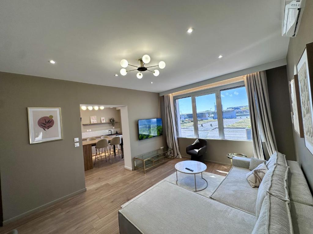 AMMG Tour Marina – Suites Signature | Vue Mer Panoramique, Jacuzzi & Design - 3