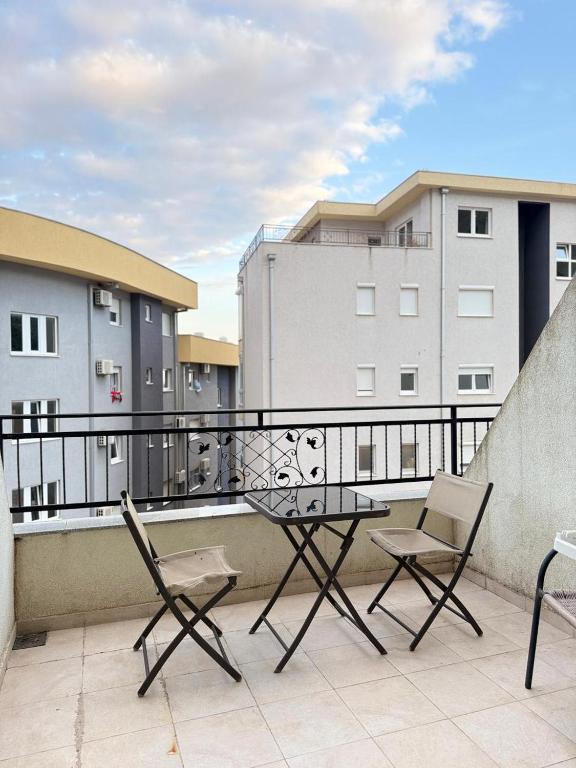 Spacious Studio with Large Terrace - 3