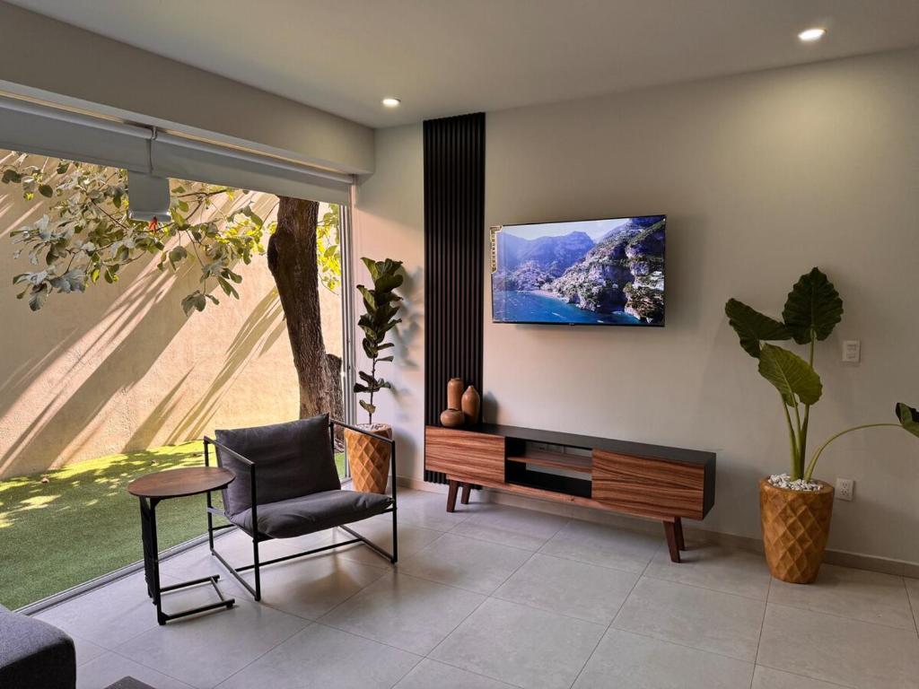 3 Bedrooms GDL Expo & Plaza del Sol Parking - 1