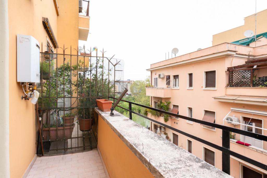 Casa Verde - Tiber View Balcony in Testaccio the heart of Rome - 3