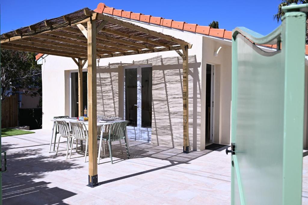VILLA RIVA, terrasse plein sud, plage à pied, 4 à 6 personnes - 3