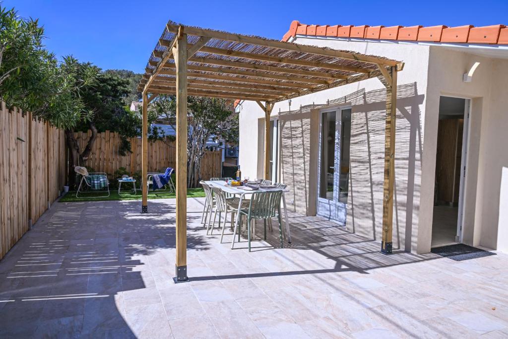 VILLA RIVA, terrasse plein sud, plage à pied, 4 à 6 personnes - 4