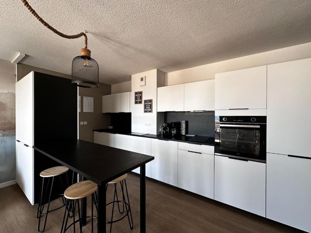 Appartement lumineux avec terrasse et vue imprenable sur l'étang de Thau - 2