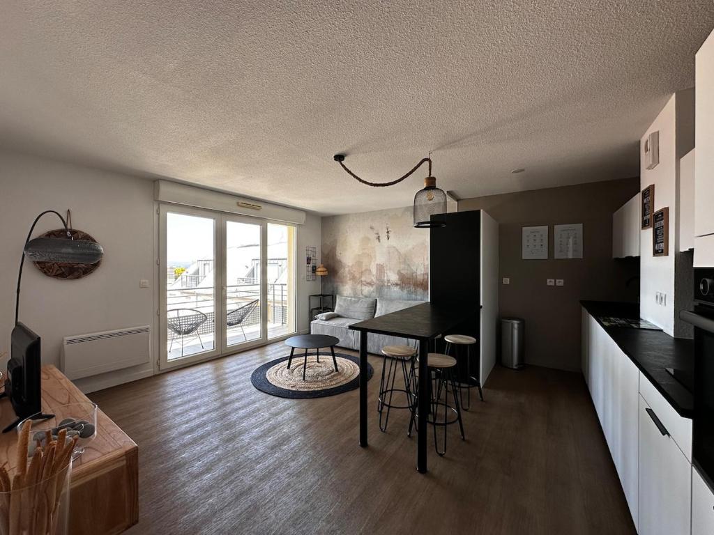 Appartement lumineux avec terrasse et vue imprenable sur l'étang de Thau - 1