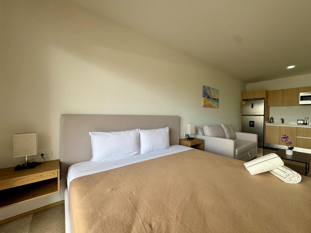 Stylish studio near 5th Avenue with ocean views - 2