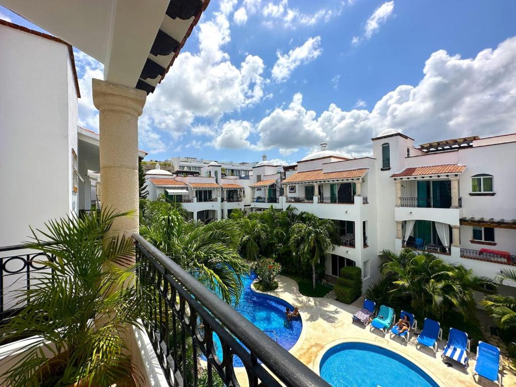 Desirable Location, Private Terrace Overlook Pool - 1