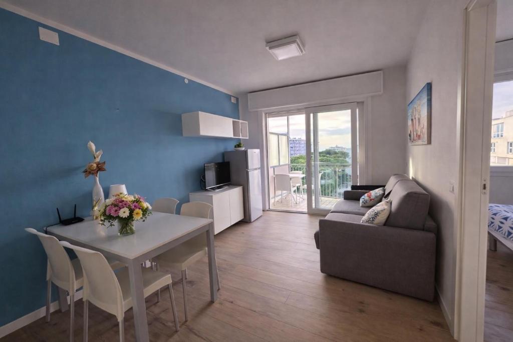 Beach Front Apartment Sabbiadoro - 3