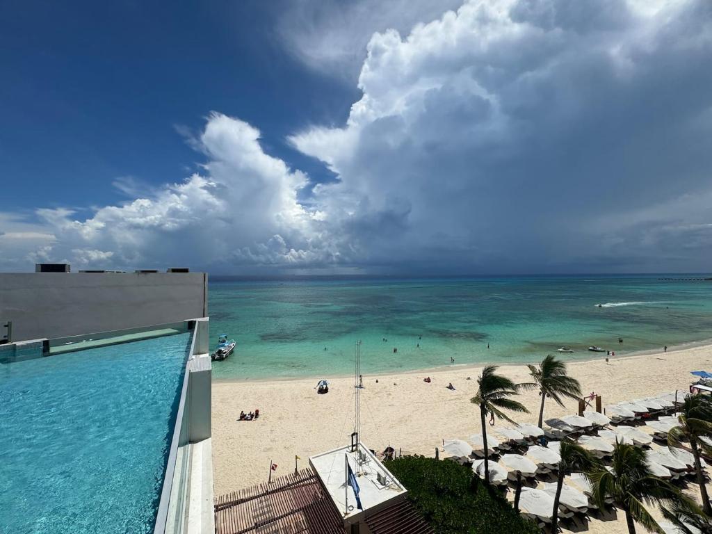 Ocean Front! Amazing Rooftop Pool, Walk to Fifth! - 3