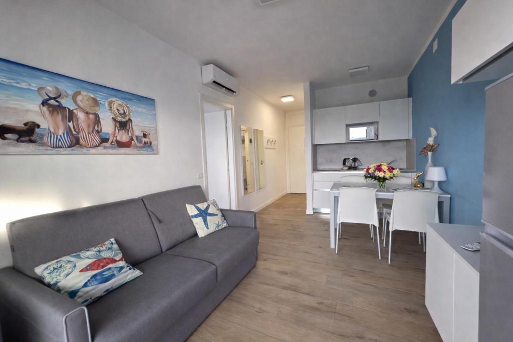 Beach Front Apartment Sabbiadoro - 2