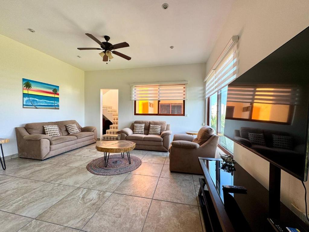 Quiet Location, Large Condo With Private Terrace - 5