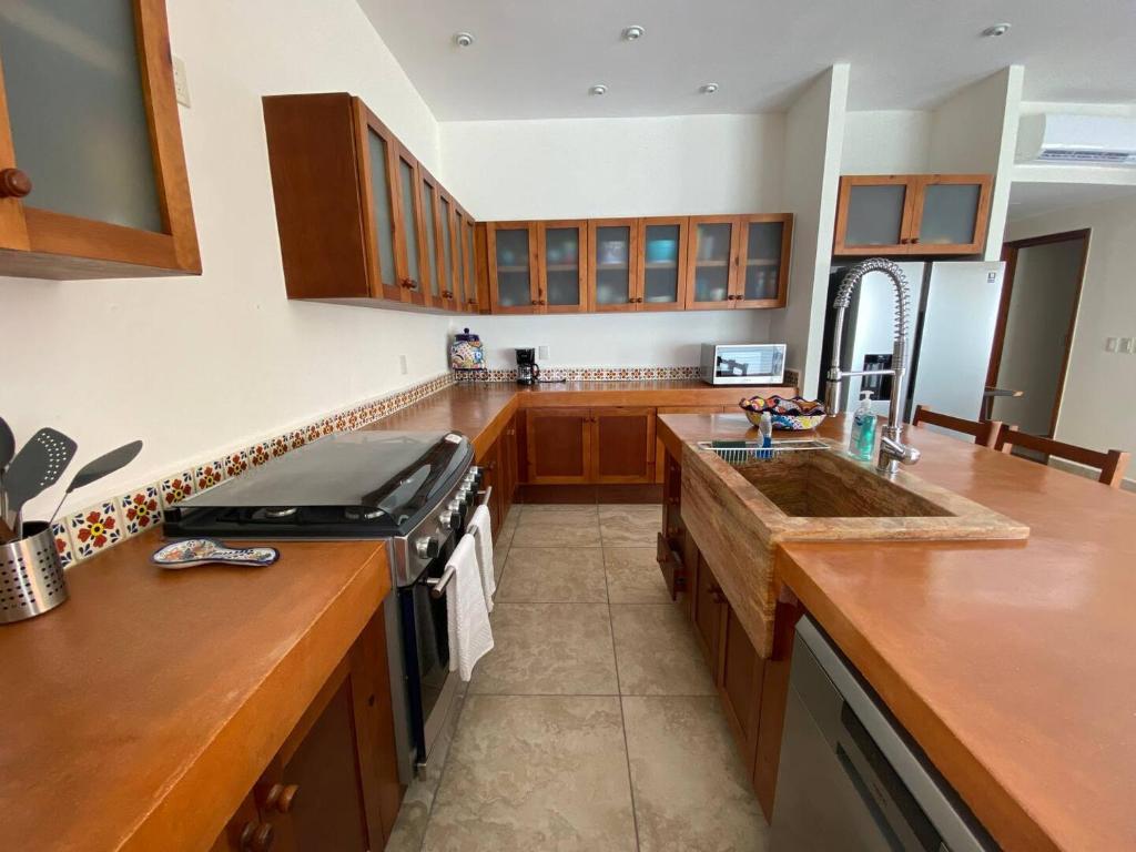 Quiet Location, Large Condo With Private Terrace - 3