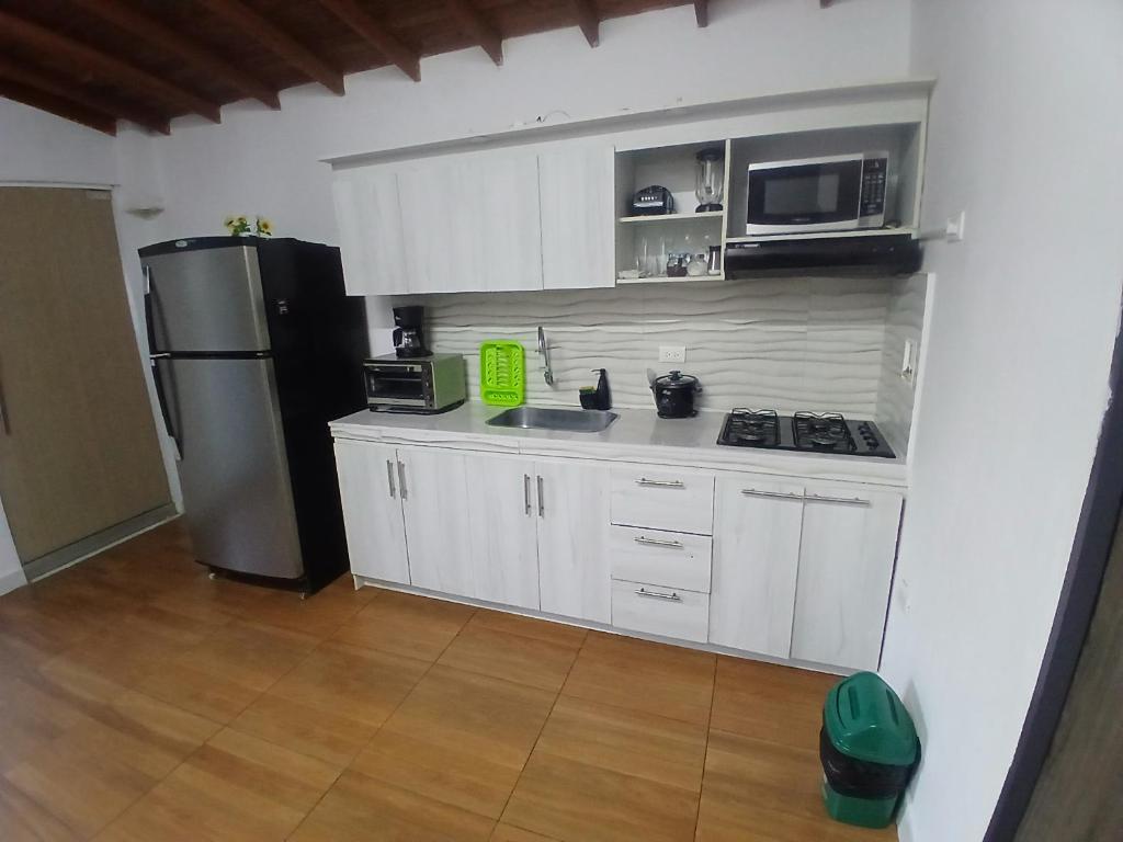 Apartamento con terraza en La Estrella - 3