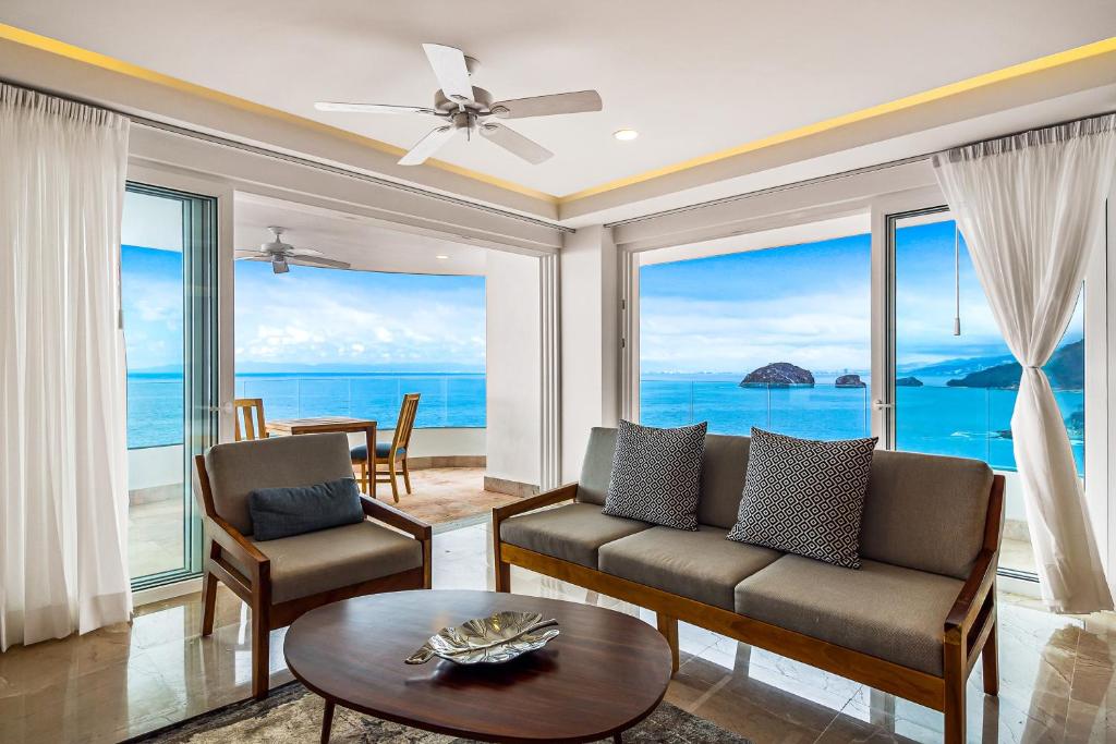 Exquisite condo with panoramic ocean views, amazing pool & balcony - 4