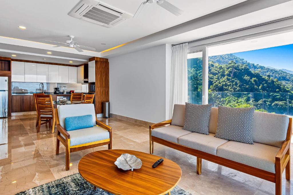 Stunning Oceanfront Apartment with Breathtaking Views and Luxurious Amenities - 5