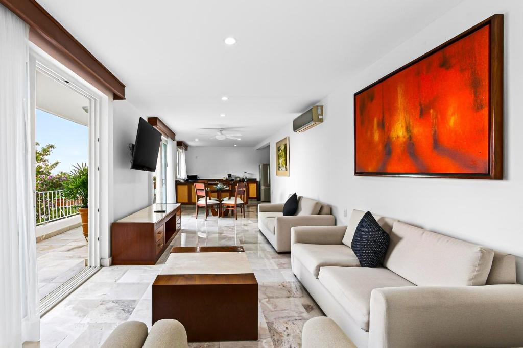 Spacious suite with wraparound terrace, rooftop infinity pool & resort amenities - 2