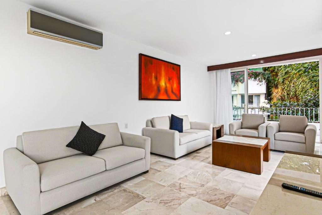 Spacious suite with wraparound terrace, rooftop infinity pool & resort amenities - 3