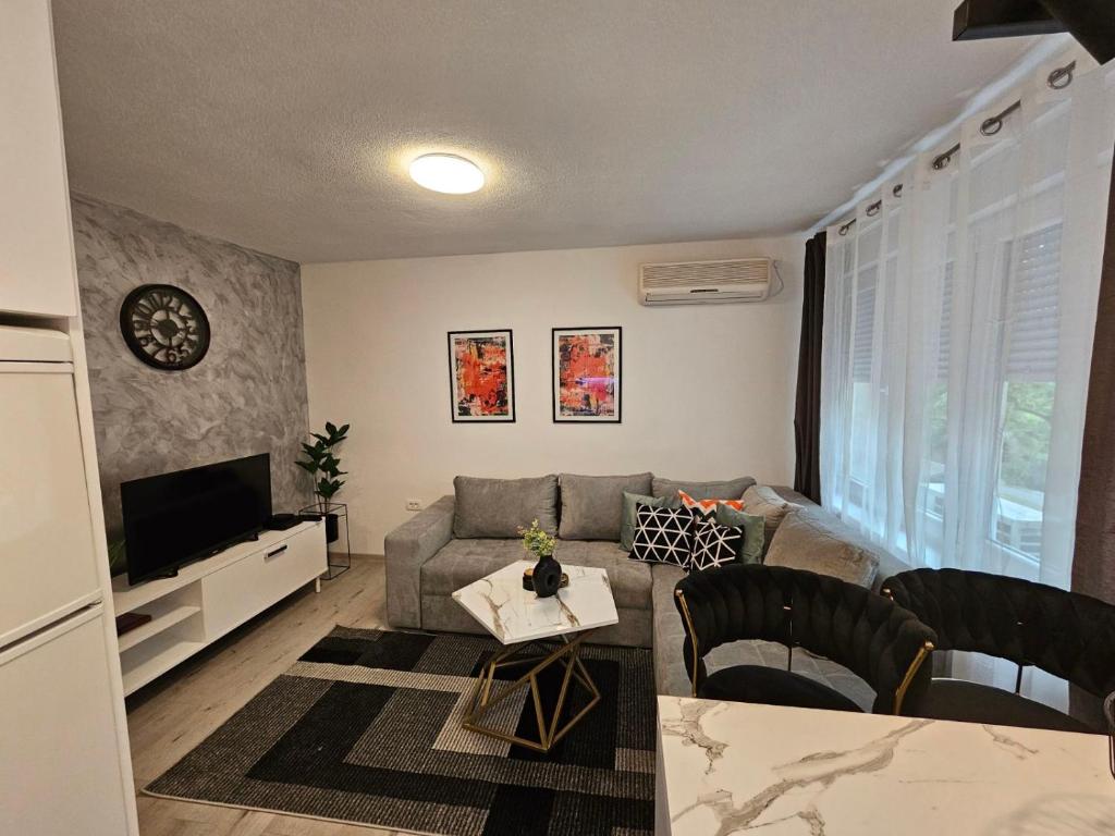 City Center Luxury Apartment - 2