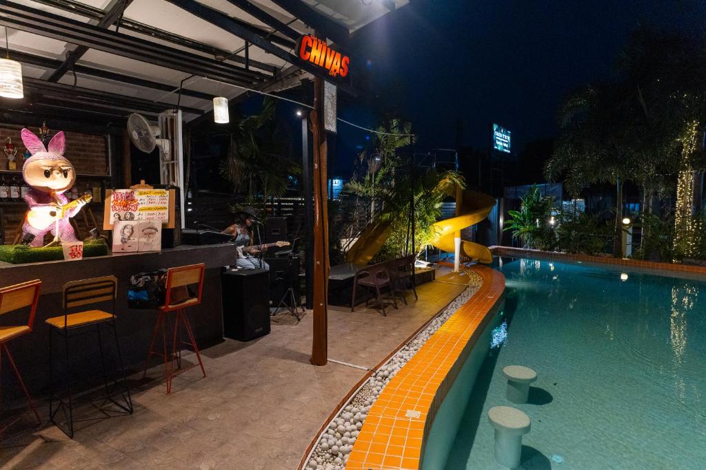Swimming pool