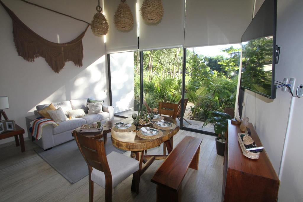 Luxury Jungle Loft, 7 Pools, Rooftop Panoramic View, Beach Shuttle, Fast WiFi - 4